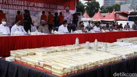 Satgas Polda Metro Jaya dan Polres Metro Jakarta Pusat membongkar sabu 1,1 ton jaringan Timur Tengah. Jaringan ini rupanya dikendalikan oleh seorang narapidana.