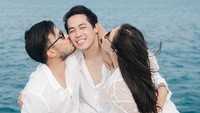 Ada pula potret kebersamaan Jessica Mila dan Yakup Hasibuan dengan para kerabat dekat. (Foto: dok. Instagram @jscmila) 