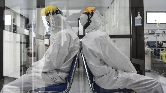 Kabupaten Ciamis masuk zona merah COVID-19. Guna cegah lonjakan kasus, ruang isolasi untuk pasien COVID-19 pun ditambah di Rumah Sakit Umum (RSU) Dadi Keluarga.