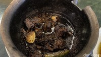 Menikmati daging kambing tak melulu harus sate, nasi goreng atau tongseng saja. Banyak restoran yang menyajikan berbagai olahan daging kambing, yang pastinya tidak akan membuat para penggemar daging kambing bosan. Foto: detikFood