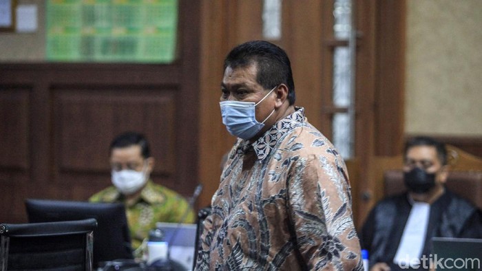 Juliari Peter Batubara kembali menjalani sidang kasus korupsi bansos di Pengadilan Tipikor, Jakarta. Sidang menghadirkan saksi Ketua DPC PDIP Kendal, Akhmad Suyuti.