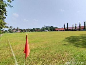 Foto Lapangan Bola di Ciamis yang Punya Rumput seperti GBLA