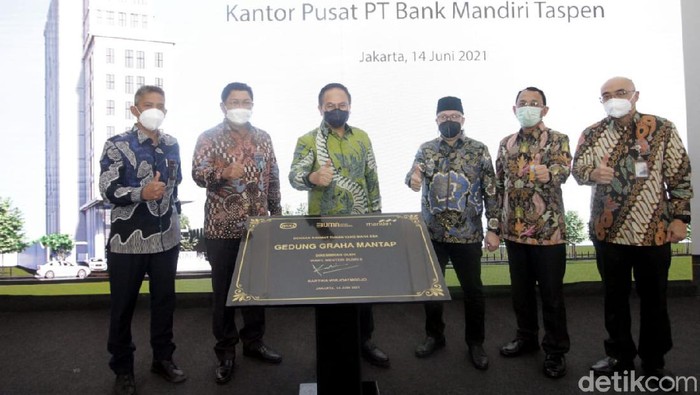 Bank Mandiri Taspen membangun kantor baru yang bernama Gedung Graha Mantap. Gedung ini terletak di Jalan Proklamasi, Cikini, Jakarta Pusat.