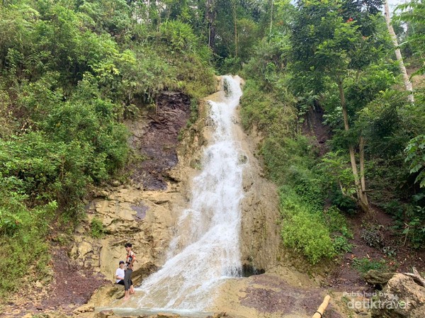 Yang Segar-segar dari Kulon Progo, Air Terjun Kembang Soka