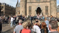 Kebetulan saat saya di Binnenhof, sedang ada konferensi pers dari PM Mark Rutte