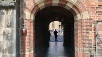 Gerbang Pedestrian dari Buitenhof menuju Binnenhof