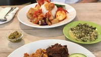 Selagi di Den Haag, santap siangnya di RM Padang Lapek Jo, yang cita rasanya Indonesia banget