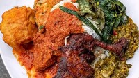 Rumah Makan Padang Bopet Mini ini berada di Benhil, Jakarta pusat. Di sini kamu bisa menikmati bubur campiun dan aneka lauk-pauk khas Minang. Lauk termahal di sini hanya kisaran Rp 24 ribu. Foto: Instagram @ajakmakan