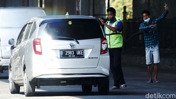 Pak Ogah Menjamur Di Jalan By Pass Jakarta Timur