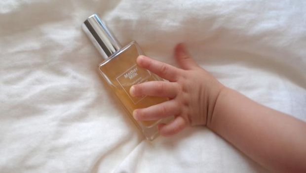 Parfum Mother Milk beraroma bayi baru lahir.