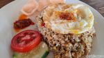 Potret Kafe Minimalis Pinggir Sawah di Kawasan Toba