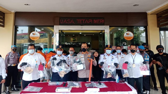 Polisi tangkap pelaku pencurian besi penyangga jalan akses PLTGU Tanjung Priok