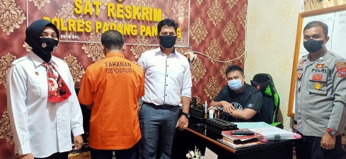 Polisi tangkap ustaz diduga gay di Sumbar (Jeka-detikcom)