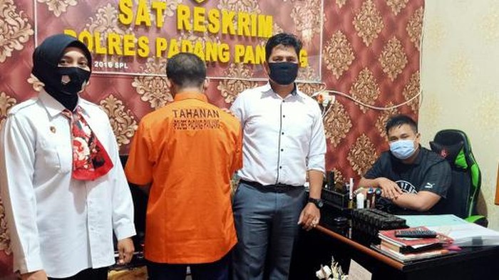 Polisi tangkap ustaz diduga gay di Sumbar (Jeka-detikcom)