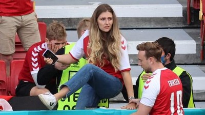 Momen Pacar Christian Eriksen Ditenangkan Kjaer dan Schmeichel