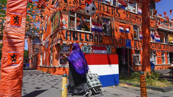 Semarak Euro 2020, Kota di Belanda Ini Jadi Serba Oranye