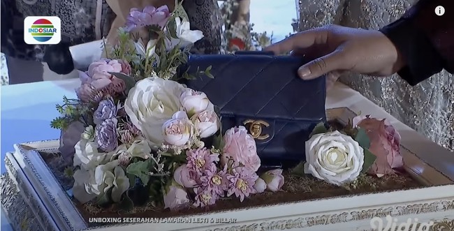 Seserahan lamaran Lesti Kejora dan Rizky Billar