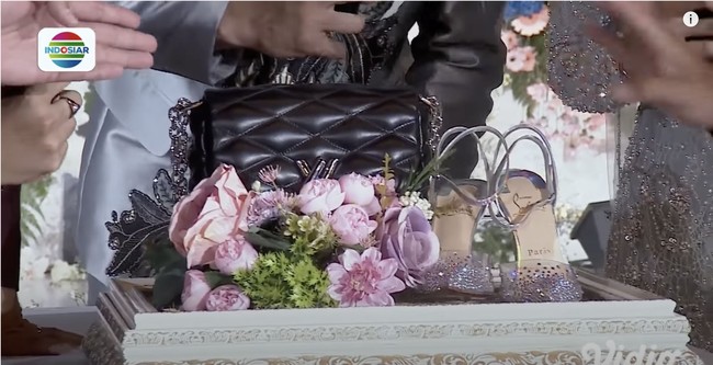 Seserahan lamaran Lesti Kejora dan Rizky Billar