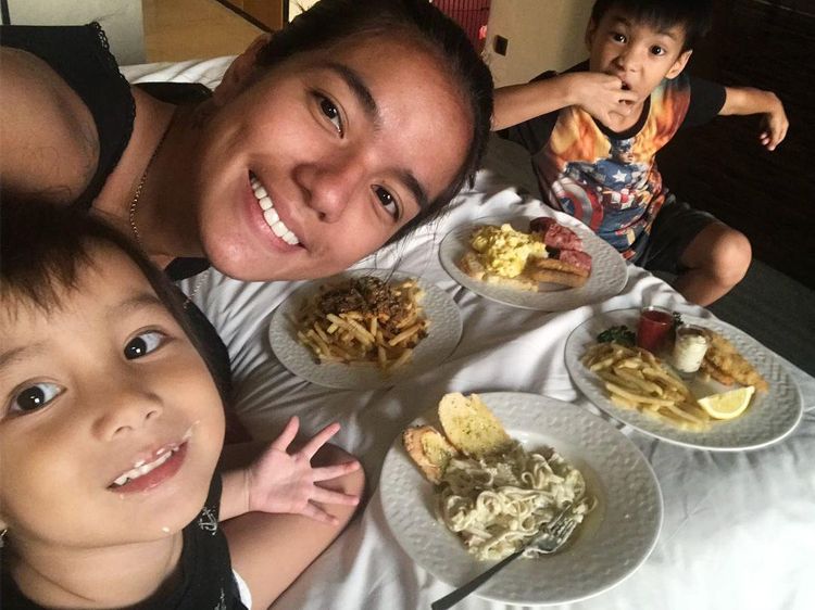 Keseruan Sheila Marcia Makan Pasta bersama Anak-anak Tercinta