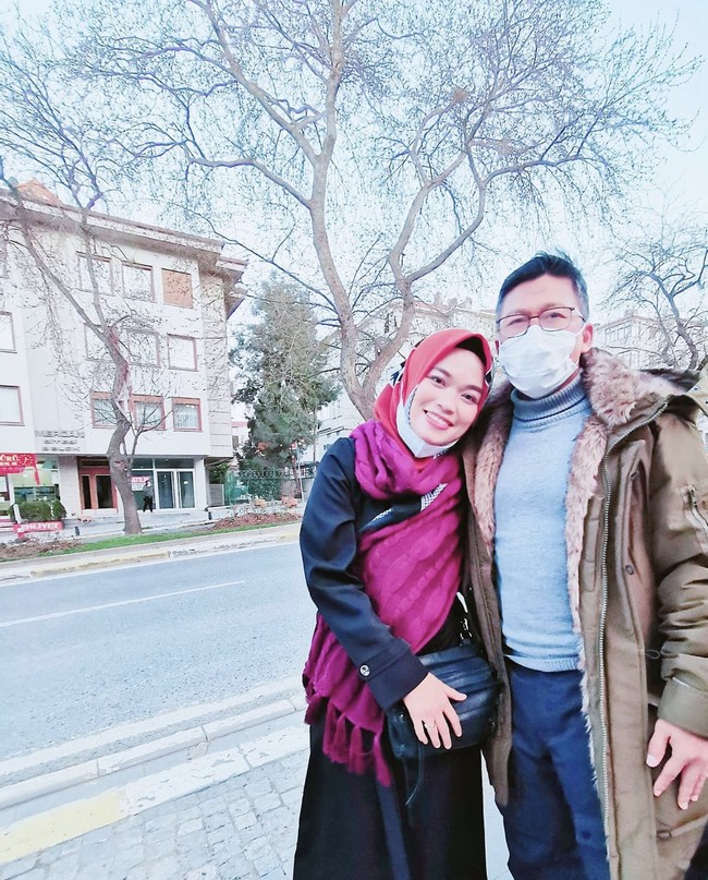 Nama Ghaida Tsurayya tentu sudah tak asing di kalangan wanita muslimah. Belakangan ia menjadi perbincangan publik karena beredar status Facebook dari putra Aa Gym, Muhammad Ghaza Al Ghazali. Isinya adalah tentang sikap Ghaida yang disebut telah membentak ibunya, Teh Ninih. Foto: Dok. Instagram @gdaghaida.