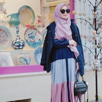 Perancang busana dan pebisnis itu kerap membagikan gaya busana dan hijabnya di akun Instagramnya @gdaghaida. Warna pastel selalu menjadi ciri khasnya dalam berpakaian. Foto: Dok. Instagram @gdaghaida.