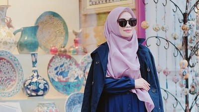 8 Gaya Hijab Putri Aa Gym Ghaida Tsurayya, Syari Serba Pastel