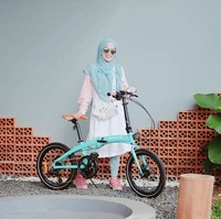 Ketika berolahraga sepeda, Ghaida Tsuraya memakai hijab instant agar mempermudah gerakannya.  Dilengkapi dengan kaca mata untuk menghindari paparan sinar matahari langsung. Foto: Dok. Instagram @gdaghaida.