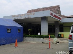 Ruangan Penuh, RS Purwakarta Dirikan Tenda Darurat untuk Pasien COVID-19