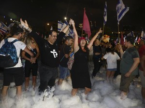 Warga Israel Ramai-ramai Rayakan Lengsernya Benjamin Netanyahu