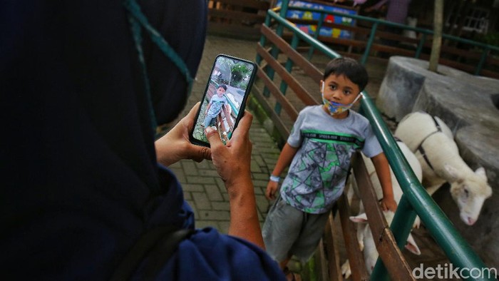 Farm House Susu Lembang menjadi salah satu wisata yang digemari di Bandung. Memiliki nuansa Eropa dengan peternakan kecil, Farm House sangat ramah anak.