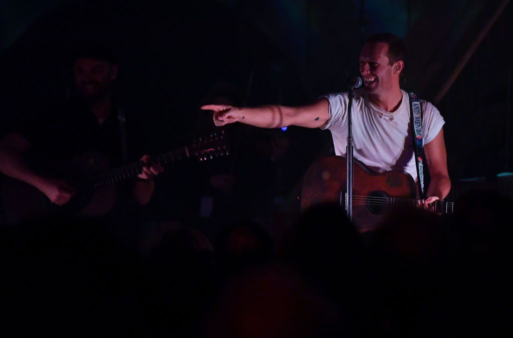 LONDON, ENGLAND - NOVEMBER 25: Chris Martin from Coldplay performs at the Natural History Museum on November 25, 2019 in London, England. (Photo by Gareth Cattermole/Getty Images)