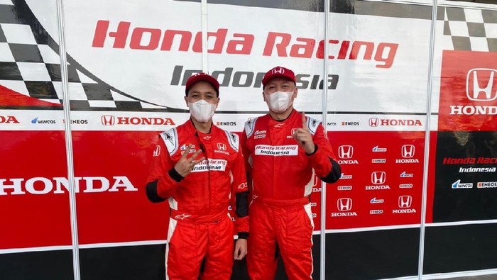 Duet ayah dan anak, Alvin Bahar dan Avila Bahar kembali unjuk gigi di seri kedua Indonesia Sentul Series of Motorsport (ISSOM). Mereka berjaya di Kejurnas ITCR Max.