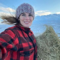 Amanda mengungkapkan bahwa dia tidak meneruskan kariernya sebagai model setelah suatu hari menemukan buku tentang pengembala dan melihat foto-foto peternakan. Gairah barunya kemudian muncul.  Foto: dok. Instagram