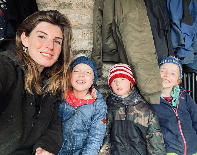 Amanda dan suaminya mengelola peternakan milliknya. Tidak hanya domba, namun di sana juga ada sapi.  Foto: dok. Instagram