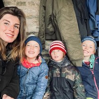 Amanda dan suaminya mengelola peternakan milliknya. Tidak hanya domba, namun di sana juga ada sapi.  Foto: dok. Instagram