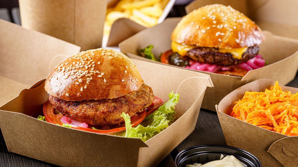 Belasan karyawan restoran ditahan karena menolak memberi burger gratis untuk polisi Pakistan
