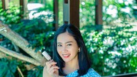 Saat makan di restoran, Bunga Zainal ta pernah melupakan untuk berfoto. Seperti meomennya menikmati aneka dessert cokelat berikut. Foto: Instagram @bungazainal05