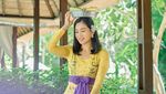 7 Potret Hidup Bahagia Bunga Zainal dan Suami