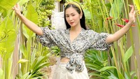 Bunga Zainal, aktris cantik asal Indonesia yang kini sudah menikah dan memiliki anak. Ia dan keluarganya kini menetap di Bali. Foto: Instagram @bungazainal05