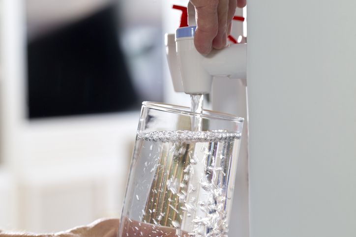 8 Cara Mudah Bersihkan Dispenser agar Bebas Kotoran