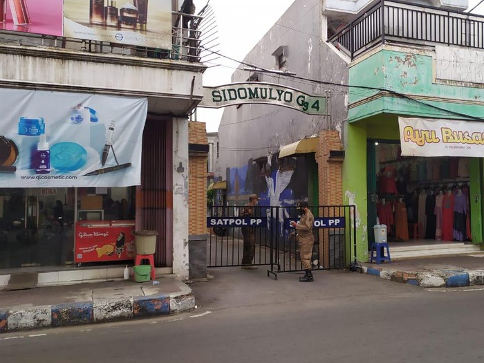 COVID-19 Merebak, Satu Lingkungan di Kota Mojokerto Di-Lockdown