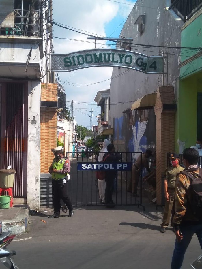 COVID-19 Merebak, Satu Lingkungan di Kota Mojokerto Di-Lockdown
