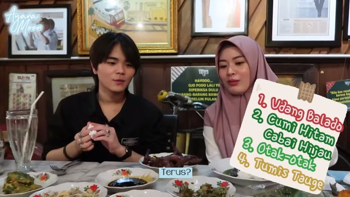Cowo Korea Cicip Tempe Mendoan dan Udang Balado