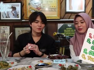 Begini Reaksi Cowok Korea Saat Cicip Udang Balado hingga Tempe Mendoan!
