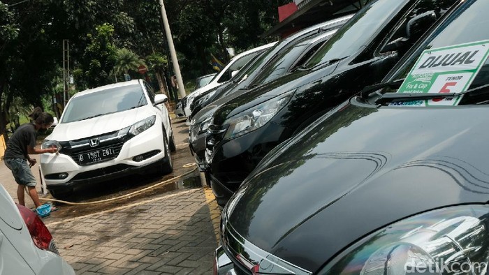 Pemerintah memperpanjang pemberian diskon 100% pajak penjualan atas barang mewah (PPnBM) untuk mobil di bawah 1.500 cc. Hal ini tidak mengusik penjual mobil bekas untuk saat ini.