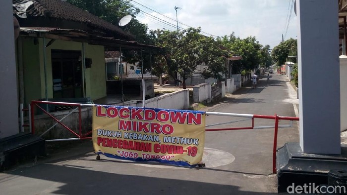 Dukuh  Kebakan, Desa Methuk, Kecamatan Mojosongo, Boyolali lockdown lokal usai ditemukan klaster takziah