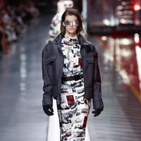 Bekerjasama dengan desainer Rocco Iannone, Ferrari menawarkan pilihan busana luxury-streetwear dalam estetika athleisure nan kekinian yang terbuat dari material berkualitas premium.  Foto: dok. Getty Images/Vittorio Zunino Celotto.