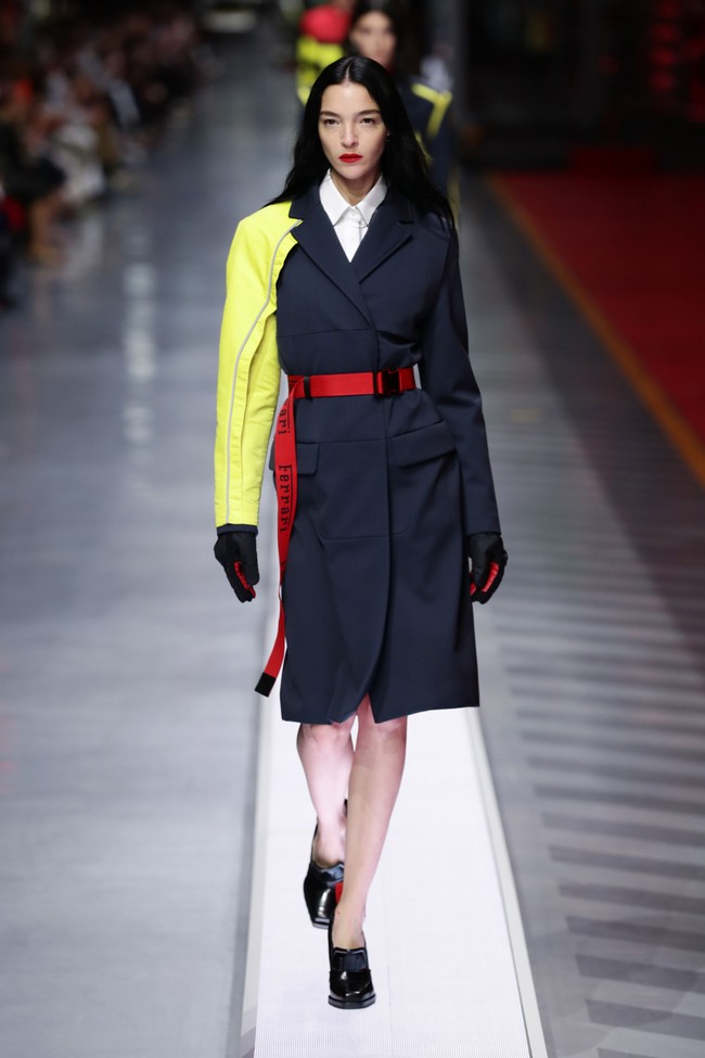 Bekerjasama dengan desainer Rocco Iannone, Ferrari menawarkan pilihan busana luxury-streetwear dalam estetika athleisure nan kekinian yang terbuat dari material berkualitas premium.  Foto: dok. Getty Images/Vittorio Zunino Celotto.