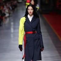 Bekerjasama dengan desainer Rocco Iannone, Ferrari menawarkan pilihan busana luxury-streetwear dalam estetika athleisure nan kekinian yang terbuat dari material berkualitas premium.  Foto: dok. Getty Images/Vittorio Zunino Celotto.