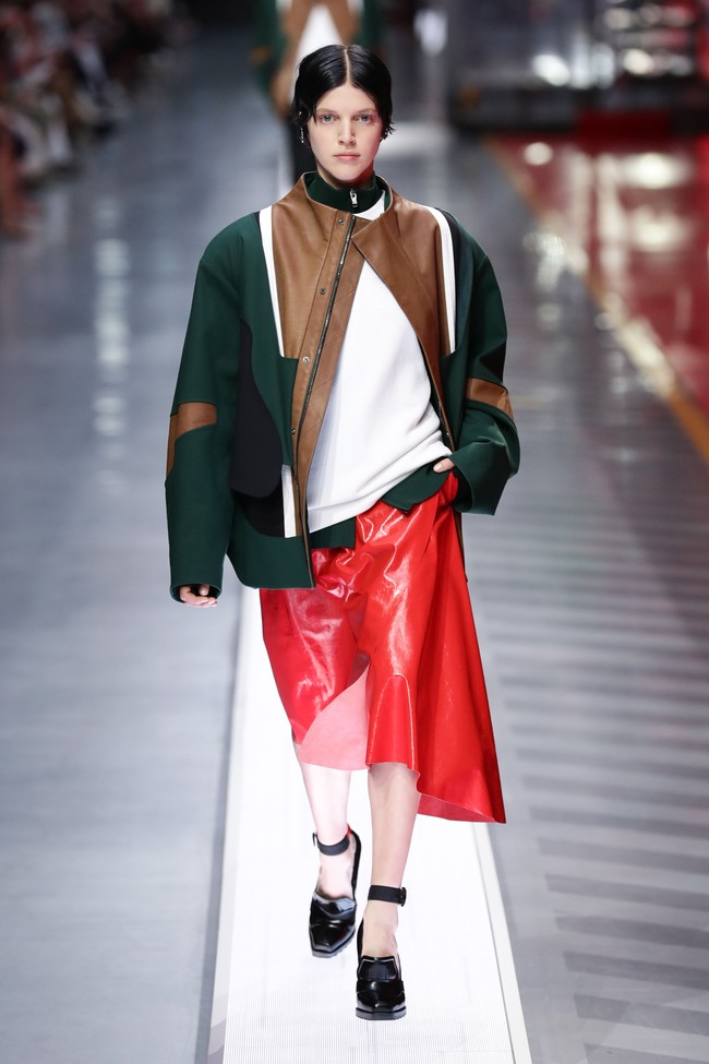 Bekerjasama dengan desainer Rocco Iannone, Ferrari menawarkan pilihan busana luxury-streetwear dalam estetika athleisure nan kekinian yang terbuat dari material berkualitas premium. Foto: dok. Getty Images/Vittorio Zunino Celotto.